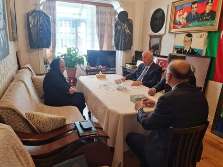 Zakir Fərəcov Polad Həşimovun anası ilə görüşdü