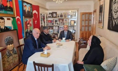 Zakir Fərəcov Polad Həşimovun anası ilə görüşdü