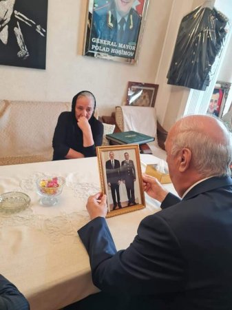 Zakir Fərəcov Polad Həşimovun anası ilə görüşdü