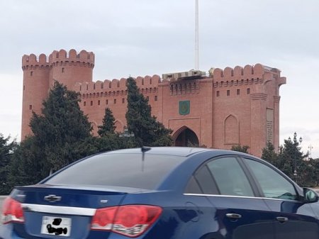 Gəncənin qala divarlarına laqeyd yanaşma: Aşan gerb niyə düzəldilmir? - FOTO Gəncənin qala divarlarına laqeyd yanaşma: Aşan gerb niyə düzəldilmir? - FOTO