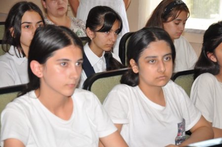 Abşeron rayonu Ceyranbatan qəsəbəsi 1 saylı tam orta məktəbin şagirdləri “Narkotiklərə yox” deyir