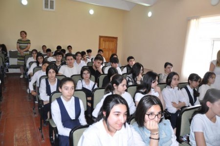 Abşeron rayonu Ceyranbatan qəsəbəsi 1 saylı tam orta məktəbin şagirdləri “Narkotiklərə yox” deyir