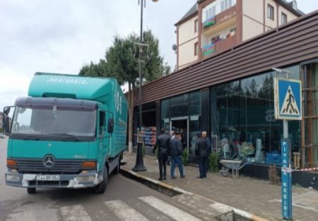 Masallının RİH-nin başçısı dediyi sözü tutdu - “Qanunsuz tikilib, sökülməlidir!” demişdi, belə də oldu - FOTO Masallının RİH-nin başçısı dediyi sözü tutdu - “Qanunsuz tikilib, sökülməlidir!” demişdi, belə də oldu - FOTO