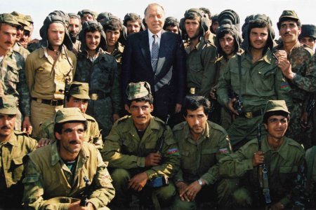 Əli Həsənov: “Heydər Əliyev İli”; mənəvi və sosial tələb … Əli Həsənov: “Heydər Əliyev İli”; mənəvi və sosial tələb …