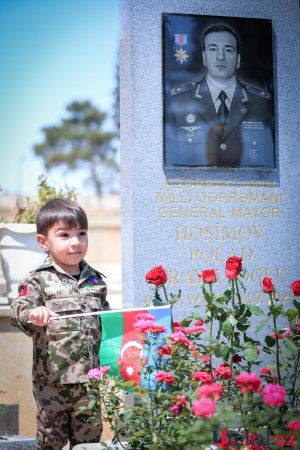 3 yaşlı Polad Həşimov... - Fotolar