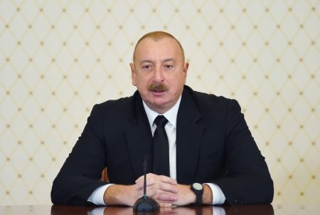 İlham Əliyev müşavirə keçirdi - FOTO