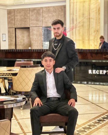 "Nia"nın lift macəraları, bir maşının pulunun qazanıldığı söyüş dolu canlı yayımlar...